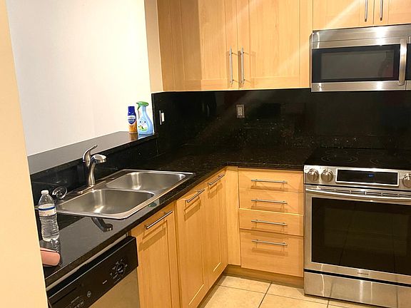 4th image of 511 SE 5th Ave APT 920