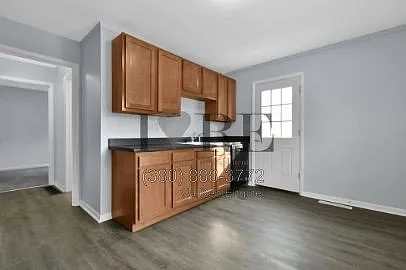 3 bed, 1.0 bath, 914 sqft, $1,550 — Photo 3