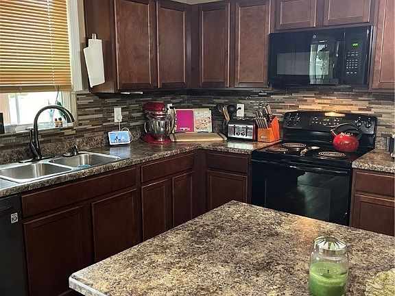 3rd image of 280 Emily Dr