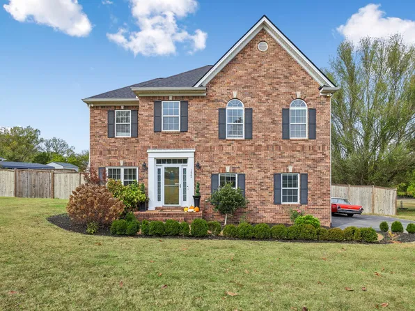 1432 Oak Leaf Dr, Columbia, TN 38401