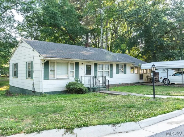 201 W 3rd St, South Hill, VA 23970