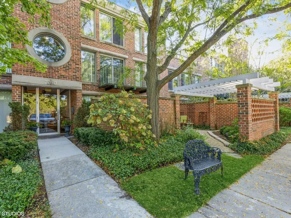 7050 Arbor Ln Unit 104, Northfield, IL 60093