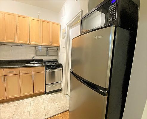 4th image of 29 E 20th St APT 3R