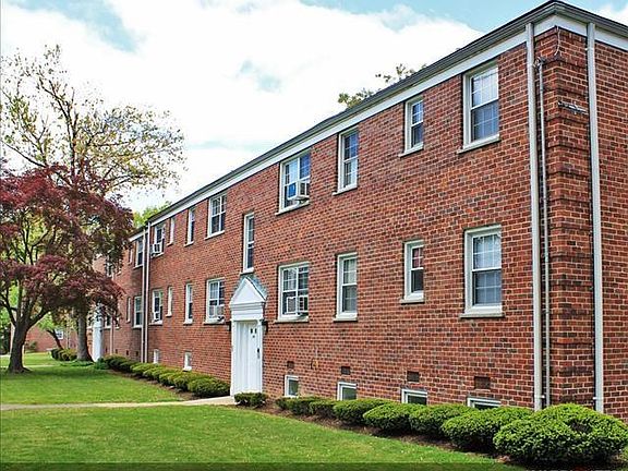 3rd image of 493 Linden Pl APT 203