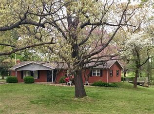 22763 Oakview Rd, Siloam Springs, AR 72761