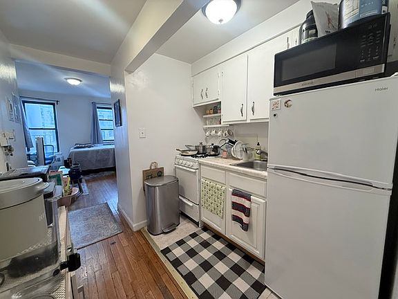5th image of 1492 2nd Ave APT 3C