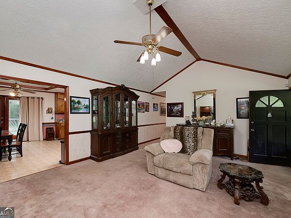 5th image of 425 Kelly Rd