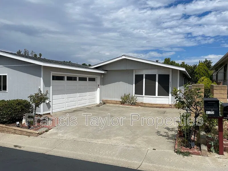 3 bed, 2.0 bath, 1248 sqft, $2,200 — Photo 1