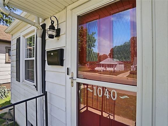4th image of 1040 Highridge Ave