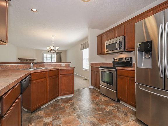 5th image of 16717 Foxhall Ln