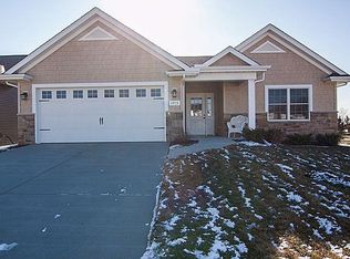 1715 Nicole Ct, Davenport, IA 52807