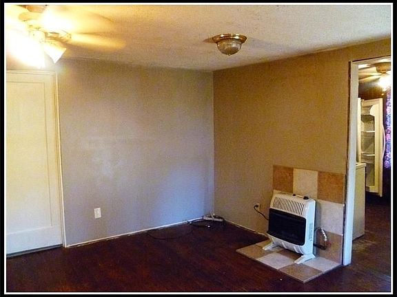 3rd image of 1617 W Belmont St