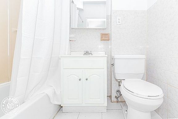 3rd image of 23 Park St APT 8