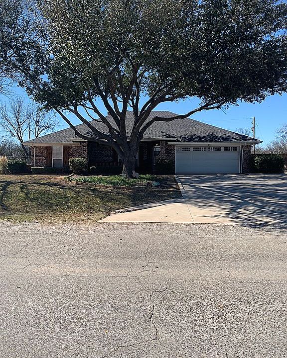 Lovable Lakeside City Home