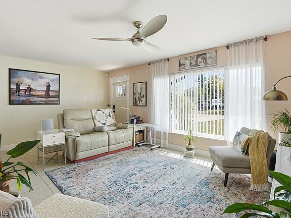 4th image of 401 E Jasmine Rd