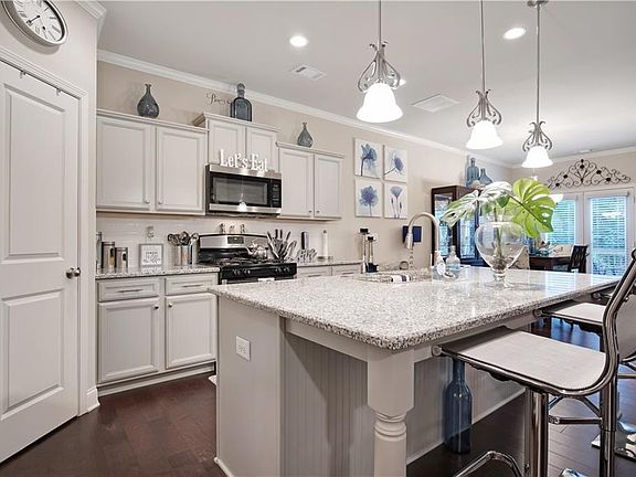 4th image of 262 Braemore Mill Dr