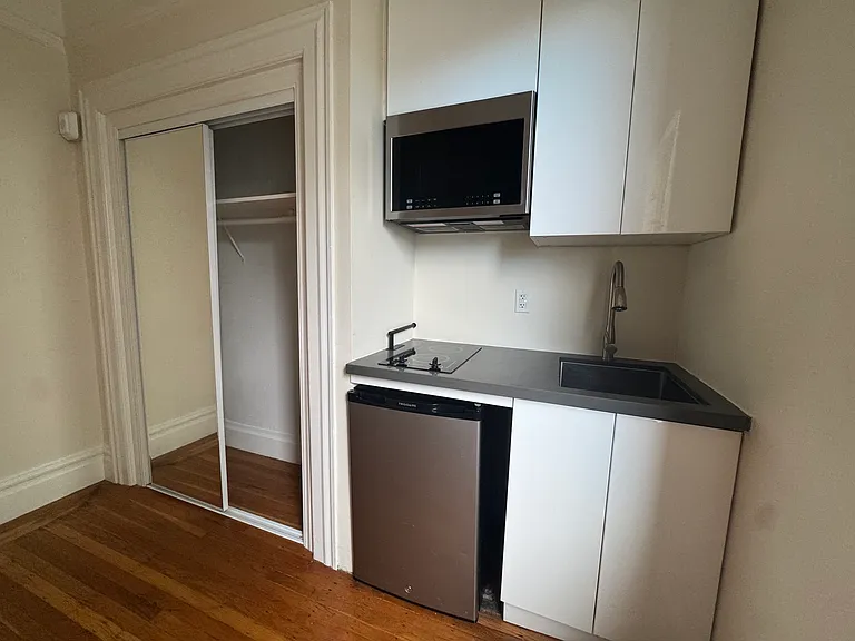 2000 Vallejo St #11 — Photo 3