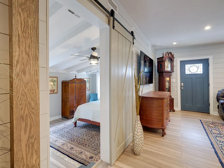 102 Wolfe St — Photo 13