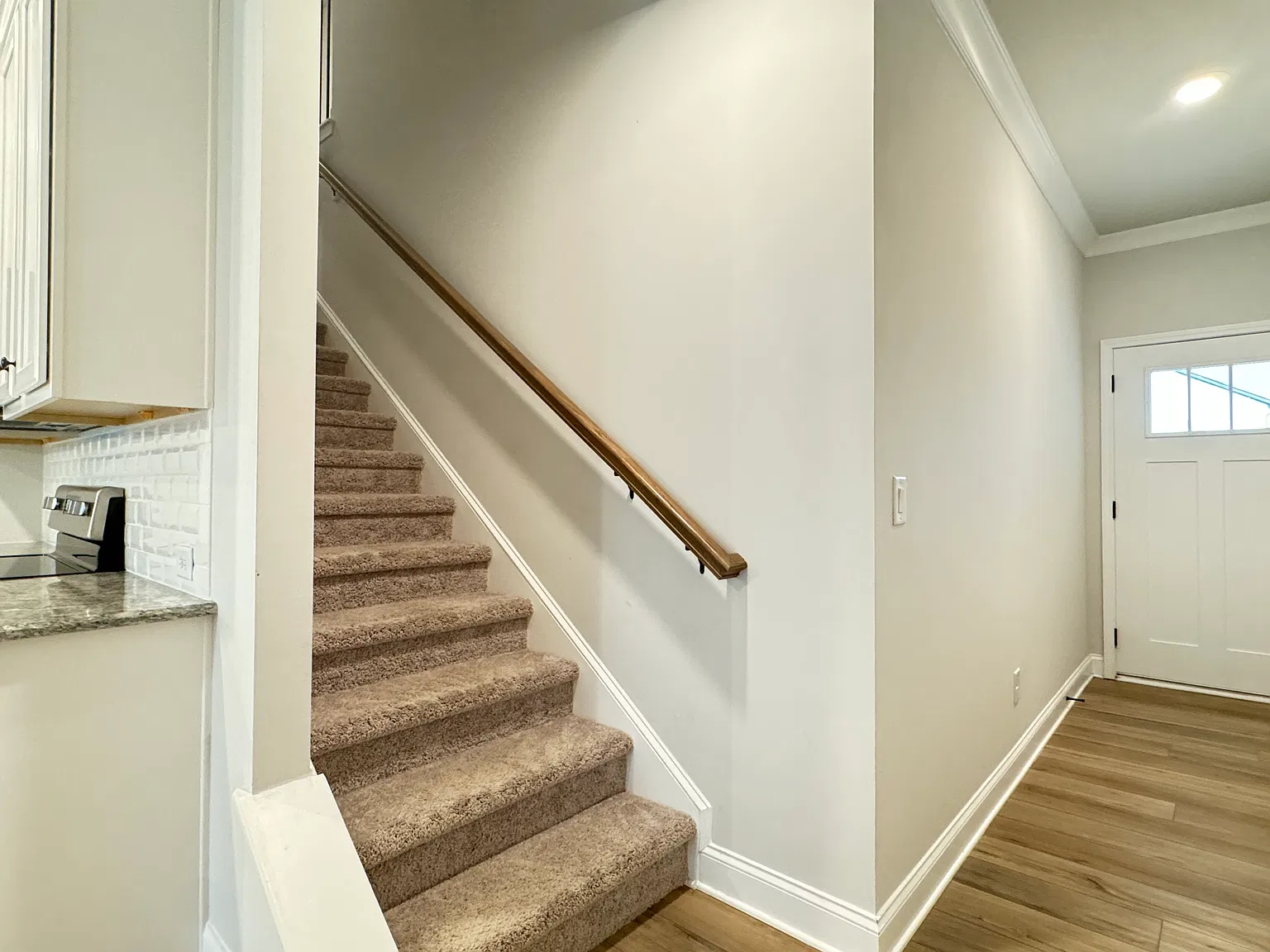 3 bed, 2.5 bath, 1864 sqft, $1,995 — Photo 3