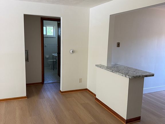 5th image of 735 Dick Rd