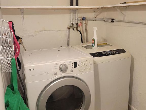 5th image of 736 Windsor St