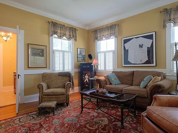 Ex-Innkeeper bedroom & bath 
