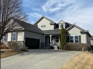 9200 Benziger Dr, Lincoln, NE 68526