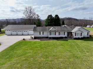662 Rockhouse Rd, Lester, WV 25865