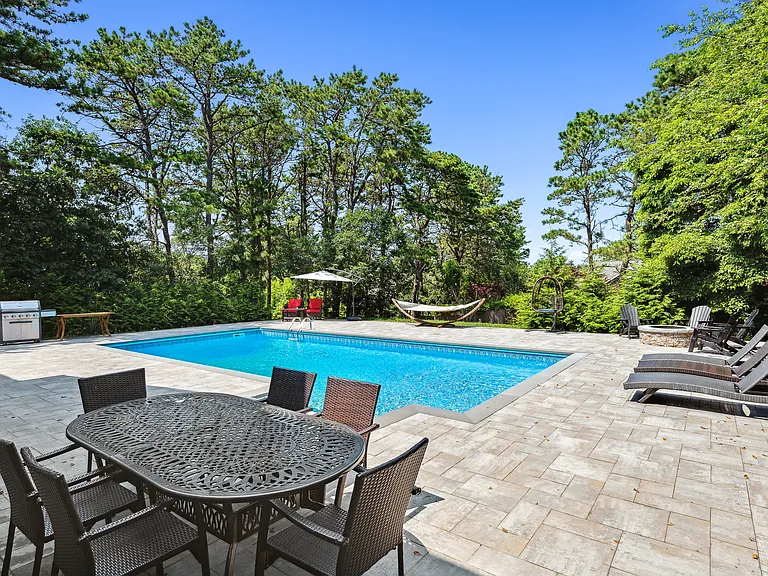 199 Shinnecock Hills Rd — Photo 25