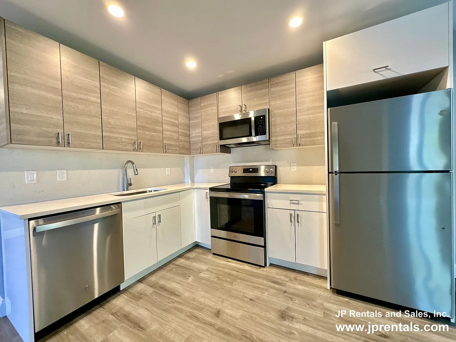 632 Centre St — Photo 1