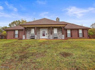 918 Bullrun Dr, Byram, MS 39272