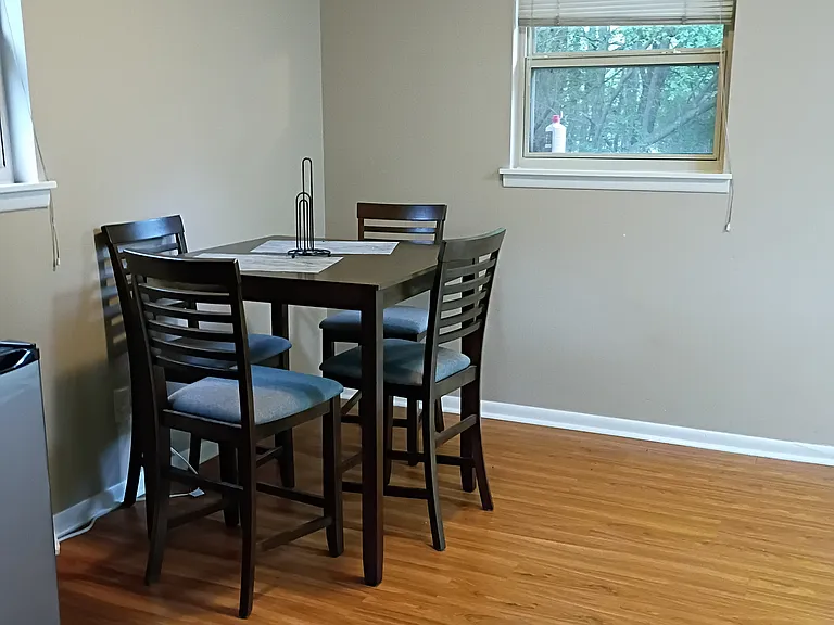 902 E Magnolia Ave — Photo 5