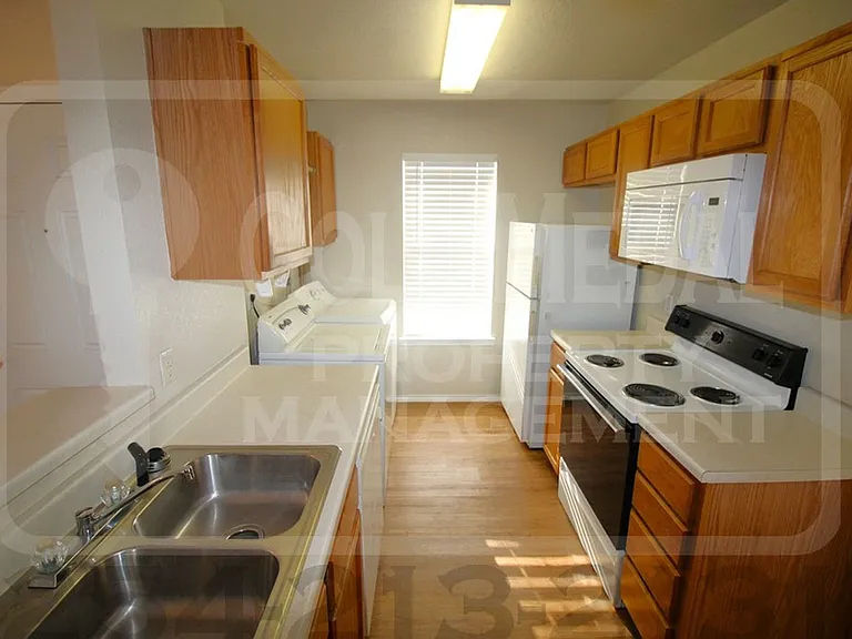 1708 Spring Rose Cir — Photo 4