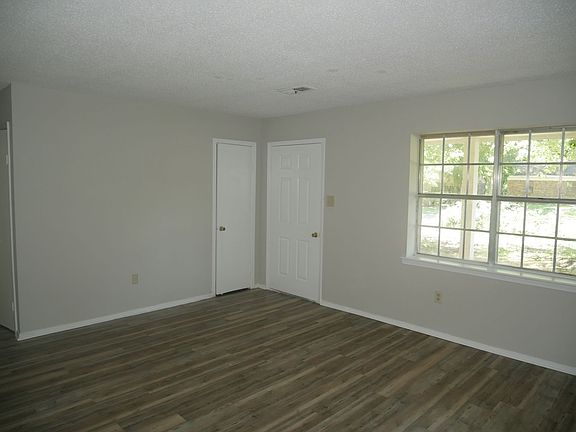 5th image of 5330 Lakeview Cv
