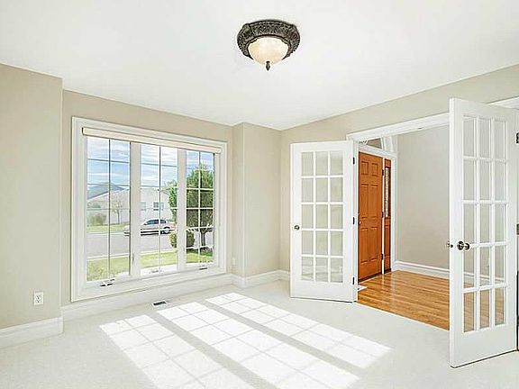 3rd image of 3885 Fairmeadow Dr