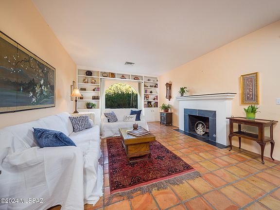 3rd image of 2553 N Avenida San Valle