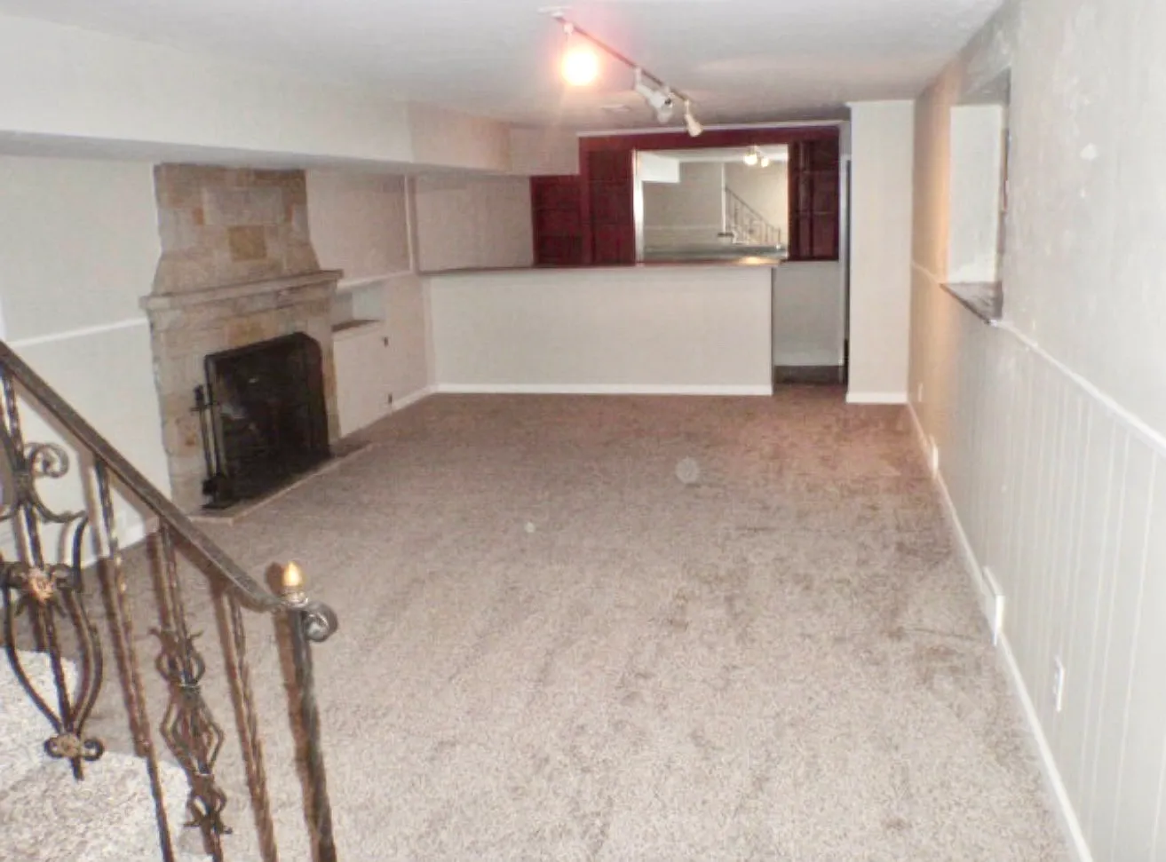 3 bed, 2.5 bath, 2033 sqft, $2,500 — Photo 2