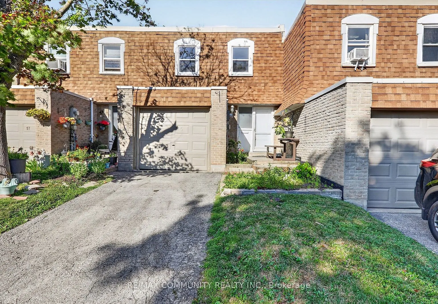 4 bed, $3,000 — Photo 1