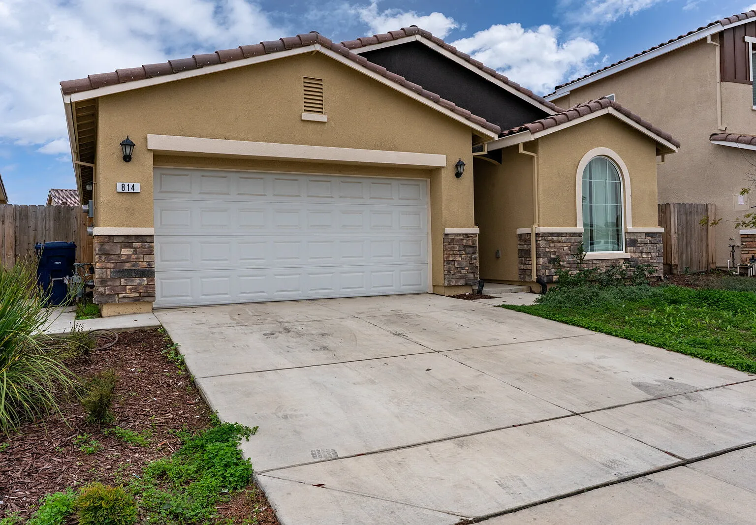 3 bed, 2.0 bath, 1620 sqft, $2,100 — Photo 3