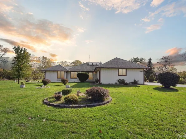 32221 W Jefferson Ave, Brownstown, MI 48173