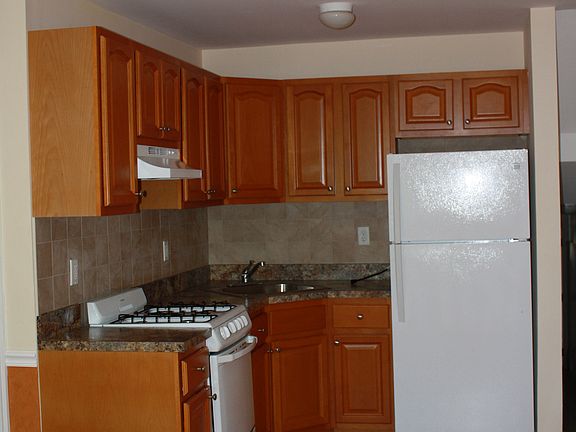 2nd image of 376 Sand Ln