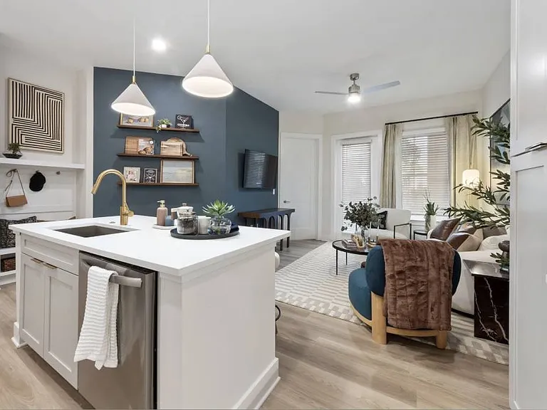 5251 W Tyson Ave — Photo 8