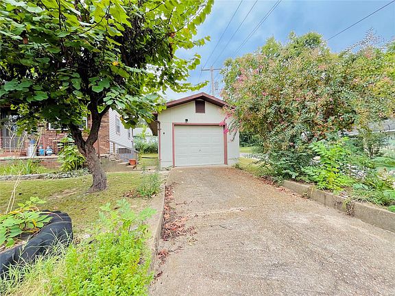 3rd image of 301 Ponder St