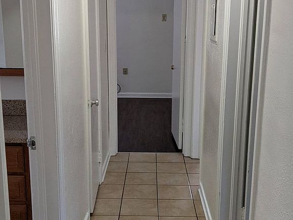 5th image of 601 N Center St