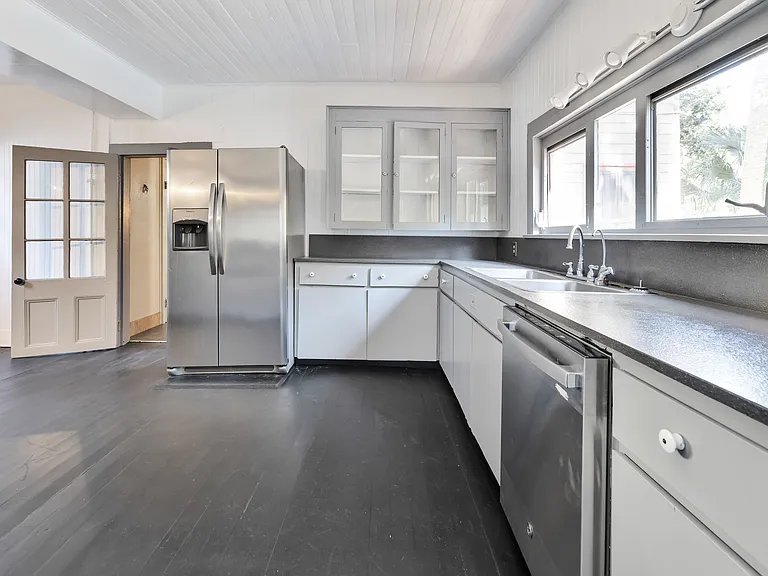 232 Saint George St #A — Photo 11