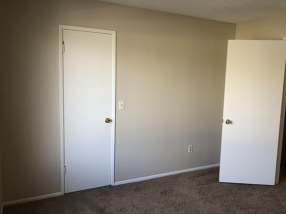4th image of 1420 Eastpark Dr #1