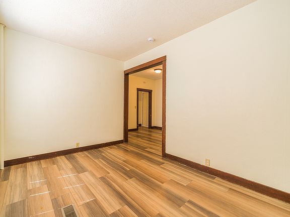 4th image of 325 E Washington St APT 2