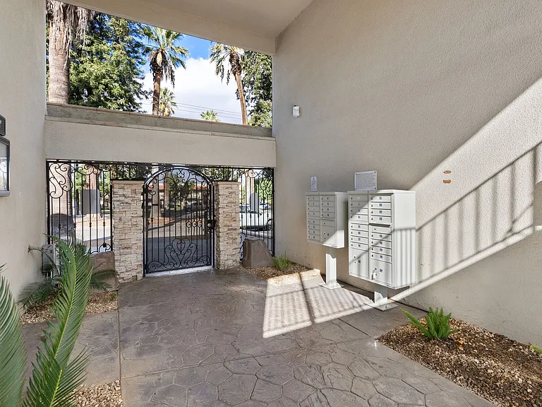 MAGNOLIA WEST APARTMENTS- RIVERSIDE, CA — Photo 16