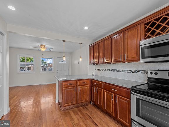 3rd image of 24 Yawmeter Dr