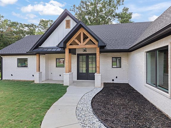 3rd image of 138 Heather Ln